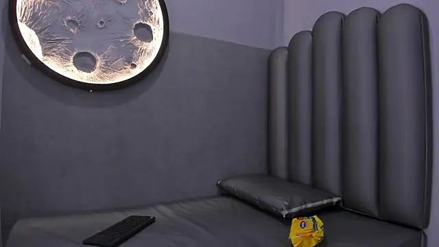 Luna  02 online show from February 18, 2026, 12:01 pm