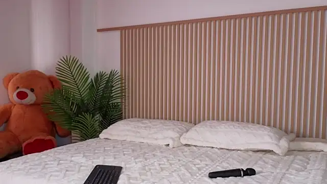 lia corner online show from January 13, 2026, 7:30 pm