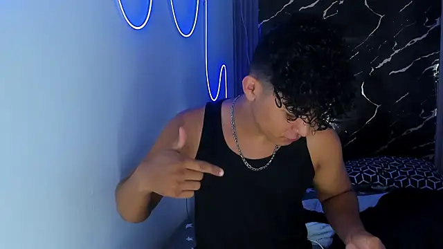 Snapshot of jamescurly00 chatting on January 8, 2026, 11:07 pm jamescurly00 online show from January 8, 2026, 11:07 pm