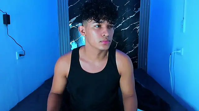 Snapshot of jamescurly00 chatting on February 5, 2026, 9:03 am jamescurly00 online show from February 5, 2026, 9:03 am