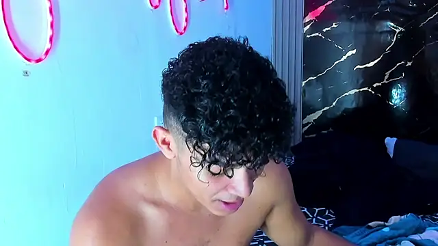 Snapshot of jamescurly00 chatting on February 19, 2026, 6:42 am jamescurly00 online show from February 19, 2026, 6:42 am