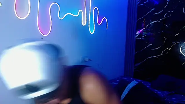 Snapshot of jamescurly00 chatting on February 21, 2026, 9:32 am jamescurly00 online show from February 21, 2026, 9:32 am