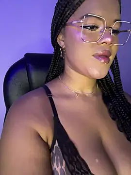 Snapshot of Antonella_03s chatting on July 3, 2026, 6:09 am Antonella 03s online show from July 3, 2026, 6:09 am