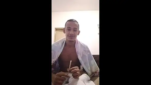 Snapshot of Magrinhodelicia011 chatting on June 12, 2026, 12:31 am Magrinhodelicia011 online show from June 12, 2026, 12:31 am