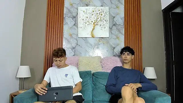 AVENGER BOYS2026 online show from April 22, 2026, 7:15 pm