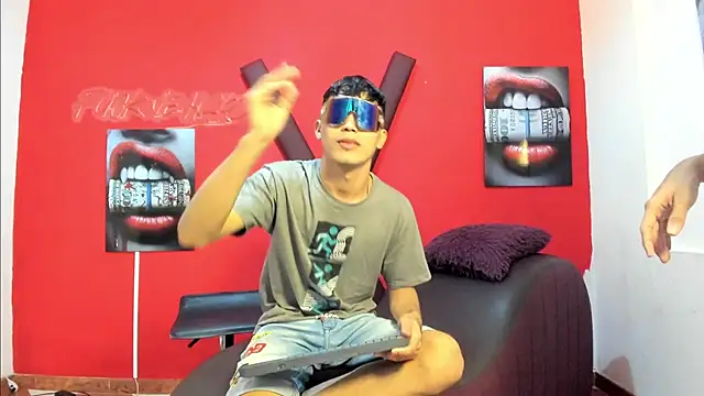 AVENGER BOYS2026 online show from April 28, 2026, 7:19 pm