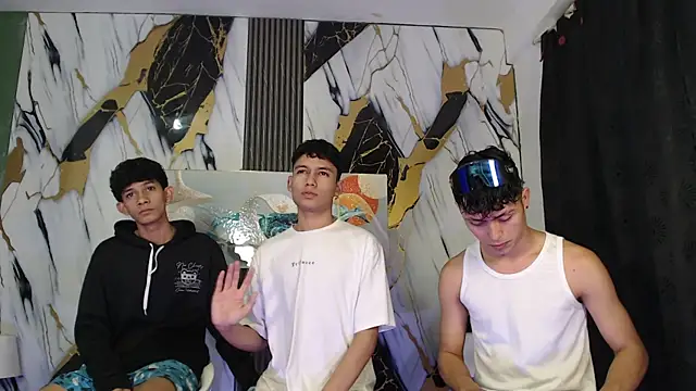 AVENGER BOYS2026 online show from May 5, 2026, 7:22 pm