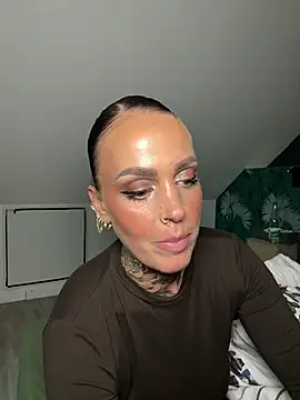 Snapshot of venustattoue chatting on June 12, 2026, 4:17 pm venustattoue online show from June 12, 2026, 4:17 pm