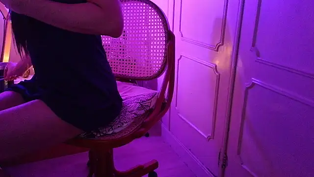 Snapshot of WarmSound chatting on February 11, 2026, 6:29 am WarmSound online show from February 11, 2026, 6:29 am