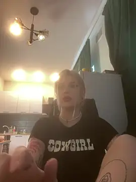 Snapshot of DriveThruDolls chatting on January 17, 2026, 11:15 am DriveThruDolls online show from January 17, 2026, 11:15 am