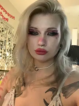 Snapshot of DriveThruDolls chatting on February 14, 2026, 8:11 am DriveThruDolls online show from February 14, 2026, 8:11 am