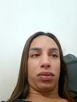 ofjuliaa online show from February 18, 2026, 2:24 pm