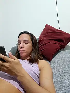 ofjuliaa online show from April 23, 2026, 3:08 am