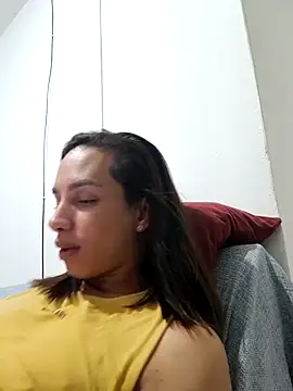 Snapshot of ofjuliaa chatting on May 6, 2026, 2:40 am ofjuliaa online show from May 6, 2026, 2:40 am