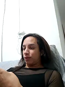 Snapshot of ofjuliaa chatting on May 8, 2026, 9:03 am ofjuliaa online show from May 8, 2026, 9:03 am