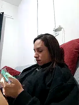 Snapshot of ofjuliaa chatting on May 14, 2026, 12:56 pm ofjuliaa online show from May 14, 2026, 12:56 pm
