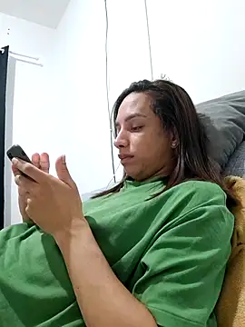 Snapshot of ofjuliaa chatting on May 20, 2026, 7:47 am ofjuliaa online show from May 20, 2026, 7:47 am