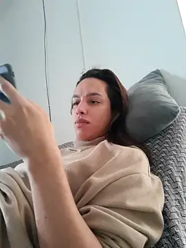Snapshot of ofjuliaa chatting on May 25, 2026, 2:34 pm ofjuliaa online show from May 25, 2026, 2:34 pm