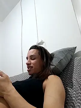 Snapshot of ofjuliaa chatting on May 28, 2026, 2:20 am ofjuliaa online show from May 28, 2026, 2:20 am