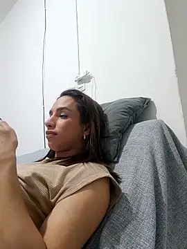 Snapshot of ofjuliaa chatting on June 28, 2026, 2:06 am ofjuliaa online show from June 28, 2026, 2:06 am