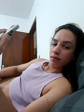 Snapshot of ofjuliaa chatting on July 1, 2026, 7:43 am ofjuliaa online show from July 1, 2026, 7:43 am