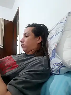 Snapshot of ofjuliaa chatting on July 8, 2026, 6:40 am ofjuliaa online show from July 8, 2026, 6:40 am