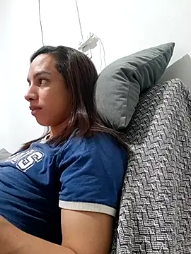 Snapshot of ofjuliaa chatting on July 13, 2026, 6:16 am ofjuliaa online show from July 13, 2026, 6:16 am