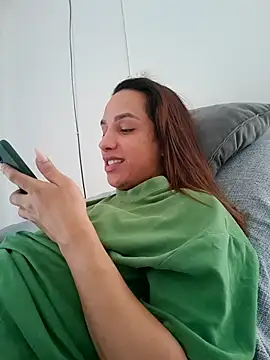 Snapshot of ofjuliaa chatting on July 27, 2026, 6:04 pm ofjuliaa online show from July 27, 2026, 6:04 pm