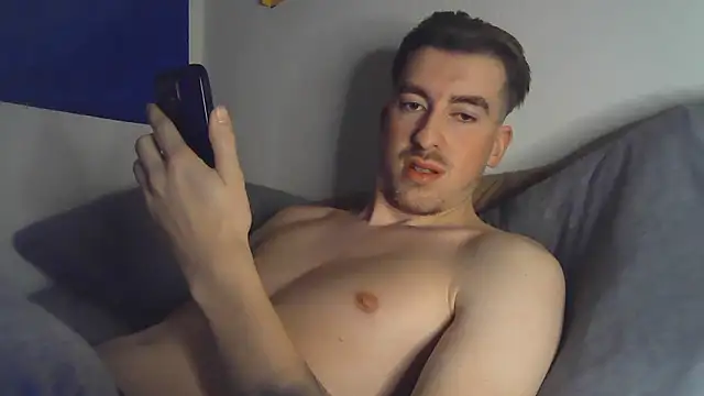 Snapshot of essexboy_2002 chatting on January 7, 2026, 11:29 pm essexboy 2002 online show from January 7, 2026, 11:29 pm