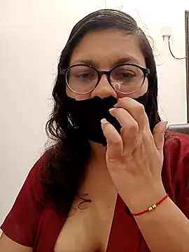 piryasharma005 online show from January 14, 2026, 5:18 pm