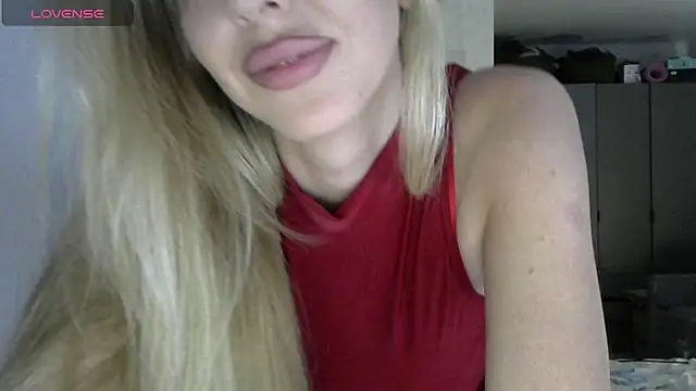 LizaSweetyq online show from April 28, 2026, 12:10 pm
