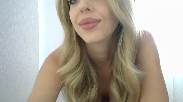 Snapshot of LizaSweetyq chatting on June 26, 2026, 12:42 pm LizaSweetyq online show from June 26, 2026, 12:42 pm