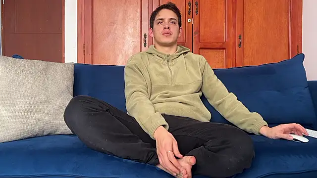 Snapshot of Enzho_liam chatting on February 16, 2026, 3:41 pm Enzho liam online show from February 16, 2026, 3:41 pm