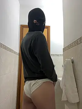 petiteyanel online show from March 8, 2026, 10:41 am