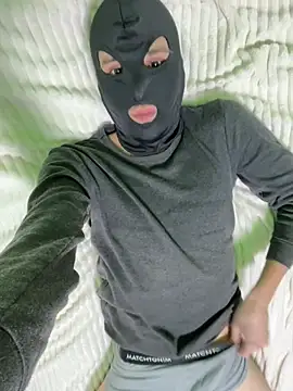 petiteyanel online show from March 11, 2026, 6:41 am