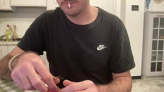 Al0neB0y01 online show from January 7, 2026, 9:06 pm