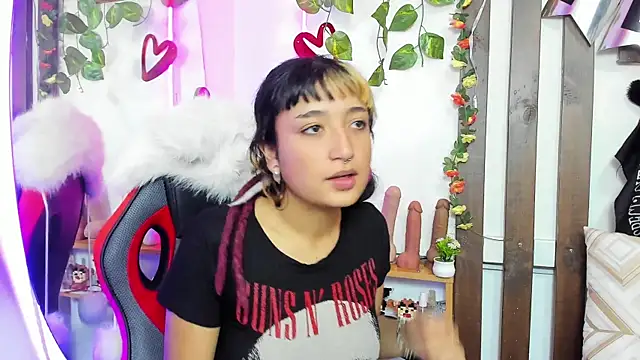 Snapshot of MeowMota_ chatting on June 25, 2026, 6:23 pm MeowMota online show from June 25, 2026, 6:23 pm