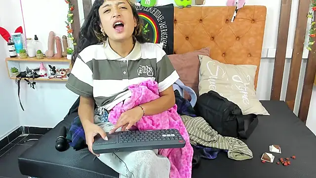 Snapshot of MeowMota_ chatting on July 2, 2026, 6:25 pm MeowMota online show from July 2, 2026, 6:25 pm