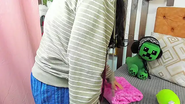Snapshot of MeowMota_ chatting on July 21, 2026, 6:43 pm MeowMota online show from July 21, 2026, 6:43 pm