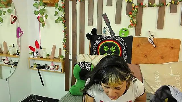 Snapshot of MeowMota_ chatting on July 28, 2026, 6:20 pm MeowMota online show from July 28, 2026, 6:20 pm