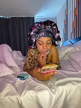 oshun6360 online show from May 17, 2026, 2:02 pm