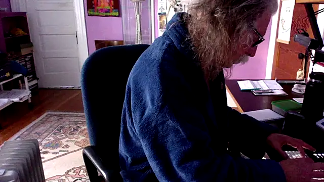 LickYourYoni online show from April 25, 2026, 3:42 pm