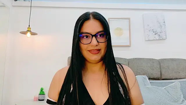 Snapshot of AlmaRose_ chatting on May 7, 2026, 1:05 pm AlmaRose online show from May 7, 2026, 1:05 pm