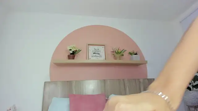 charlote smit  online show from January 12, 2026, 7:19 pm