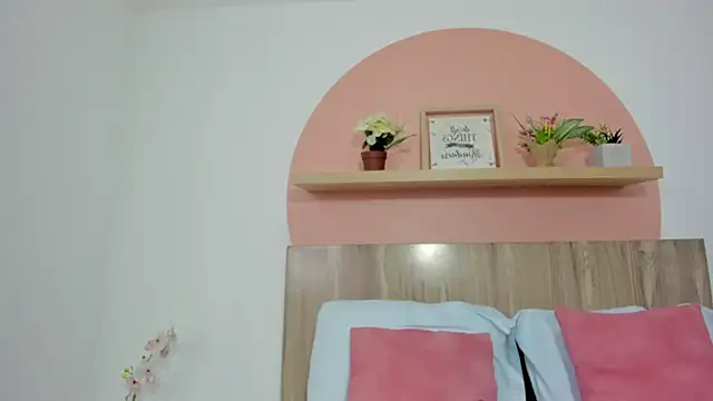 charlote smit  online show from February 5, 2026, 7:29 pm