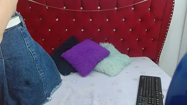 sofiaspring online show from April 30, 2026, 4:46 pm