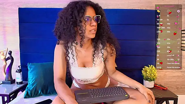 Ellie-Alves online show from February 16, 2026, 4:14 pm