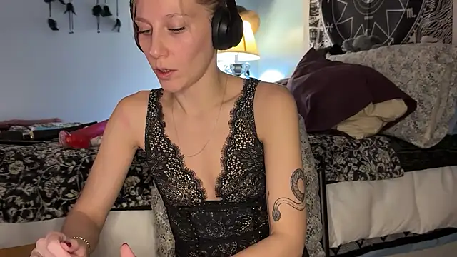 Snapshot of mysunidreamss chatting on February 3, 2026, 2:21 am mysunidreamss online show from February 3, 2026, 2:21 am