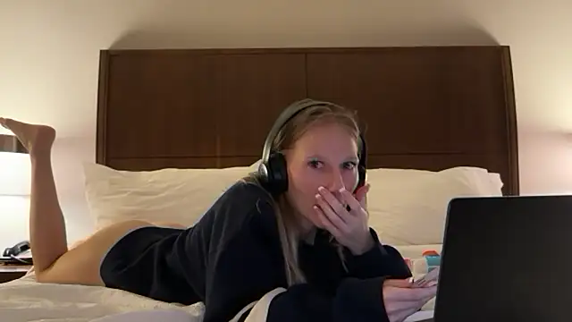 Snapshot of mysunidreamss chatting on March 28, 2026, 2:11 am mysunidreamss online show from March 28, 2026, 2:11 am