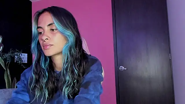 Snapshot of azula_lillet chatting on February 4, 2026, 10:04 pm azula lillet online show from February 4, 2026, 10:04 pm